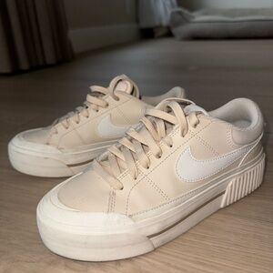 Nike Court Legacy Lift Sneakers
